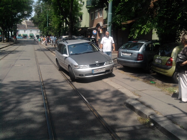 2. Neuveriteľné parkovanie. k.jpg