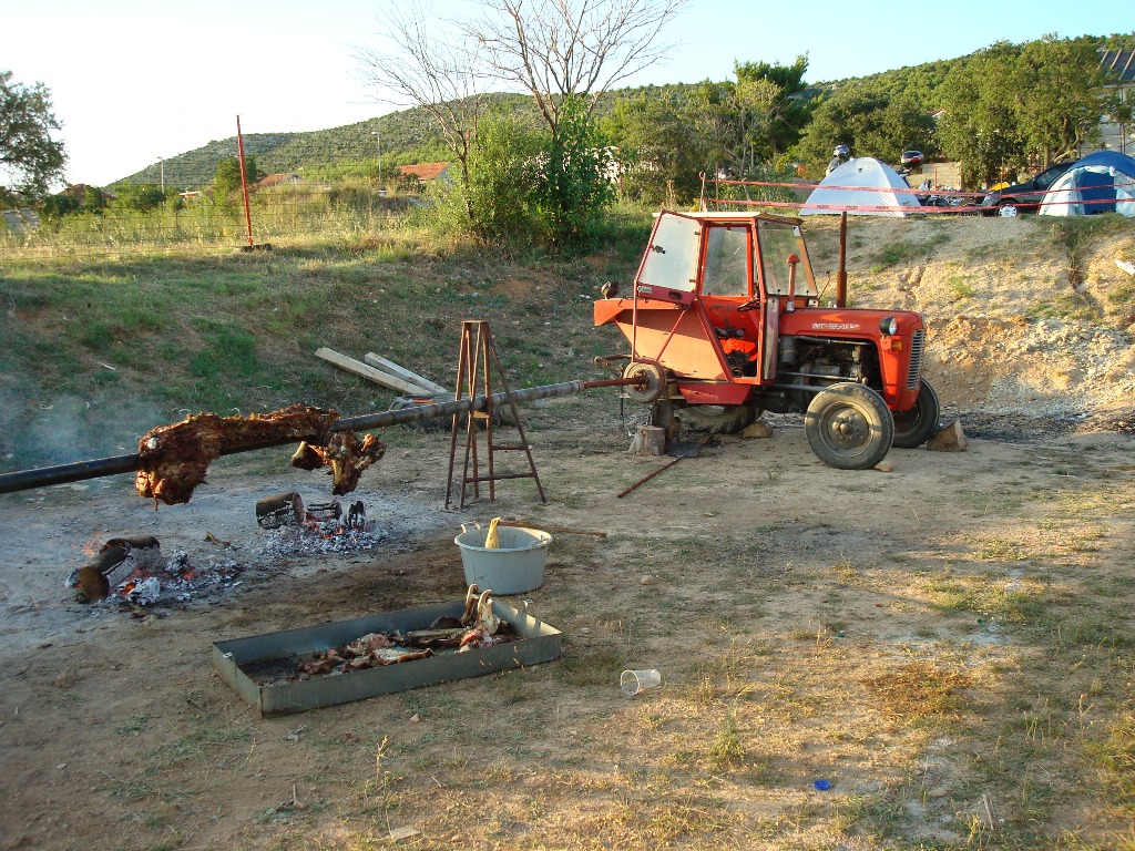 5. Grilovačka bez starostí. d..JPG